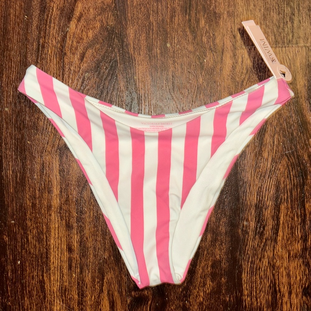NWT Victoria’s Secret Brazilian bikini bottoms